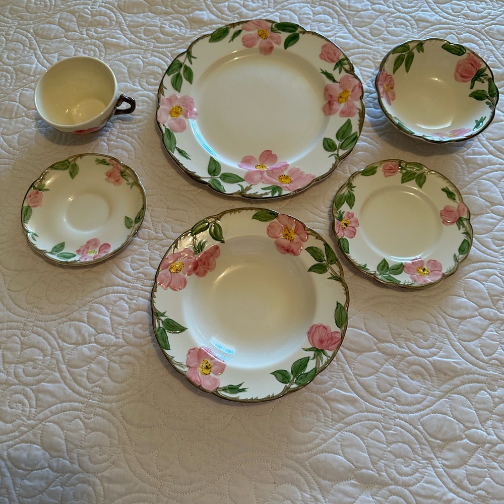 Floral Pink Green Dinnerware, Franciscan Desert Rose pattern 6 piece set